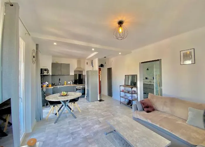 Private Parking * אז'אקסיו