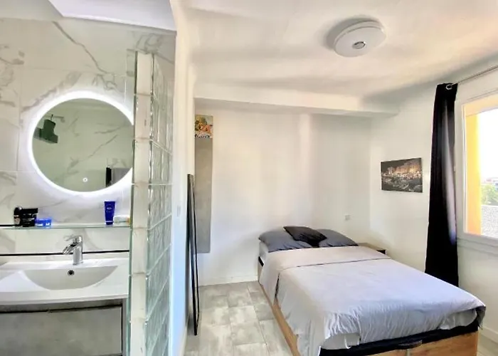 Private Parking דירה